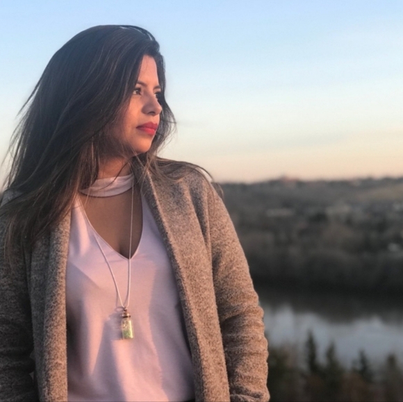 Dried flower & crystal bottle necklaces - Picture 2 of 10